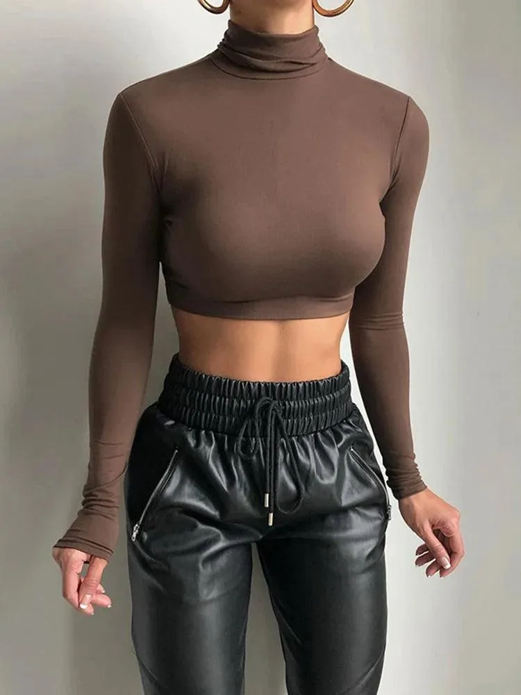 Chic Turtleneck Crop Top: Autumn Street Style Essential