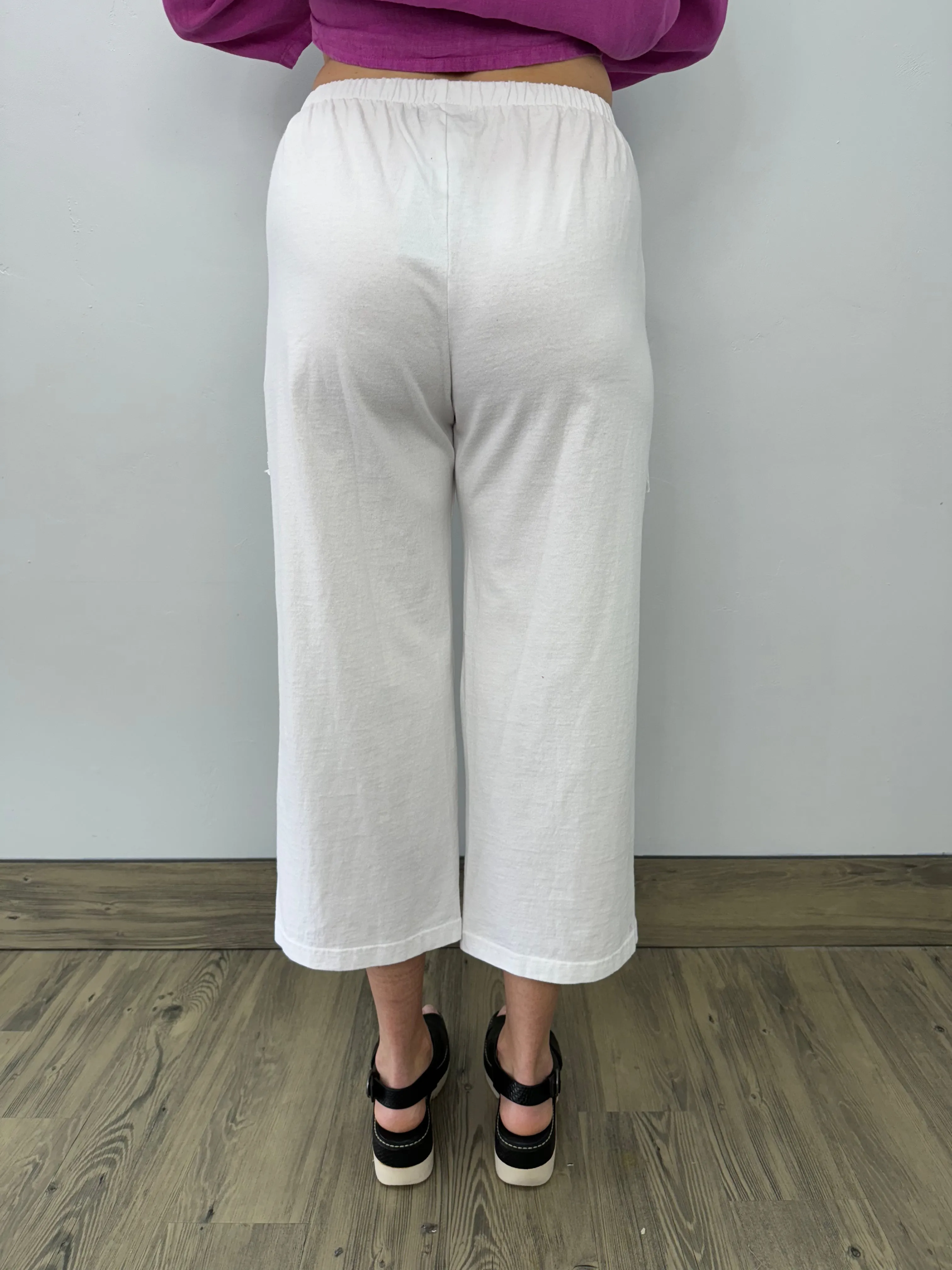 White Cotton Multi Pocket Crop Pant